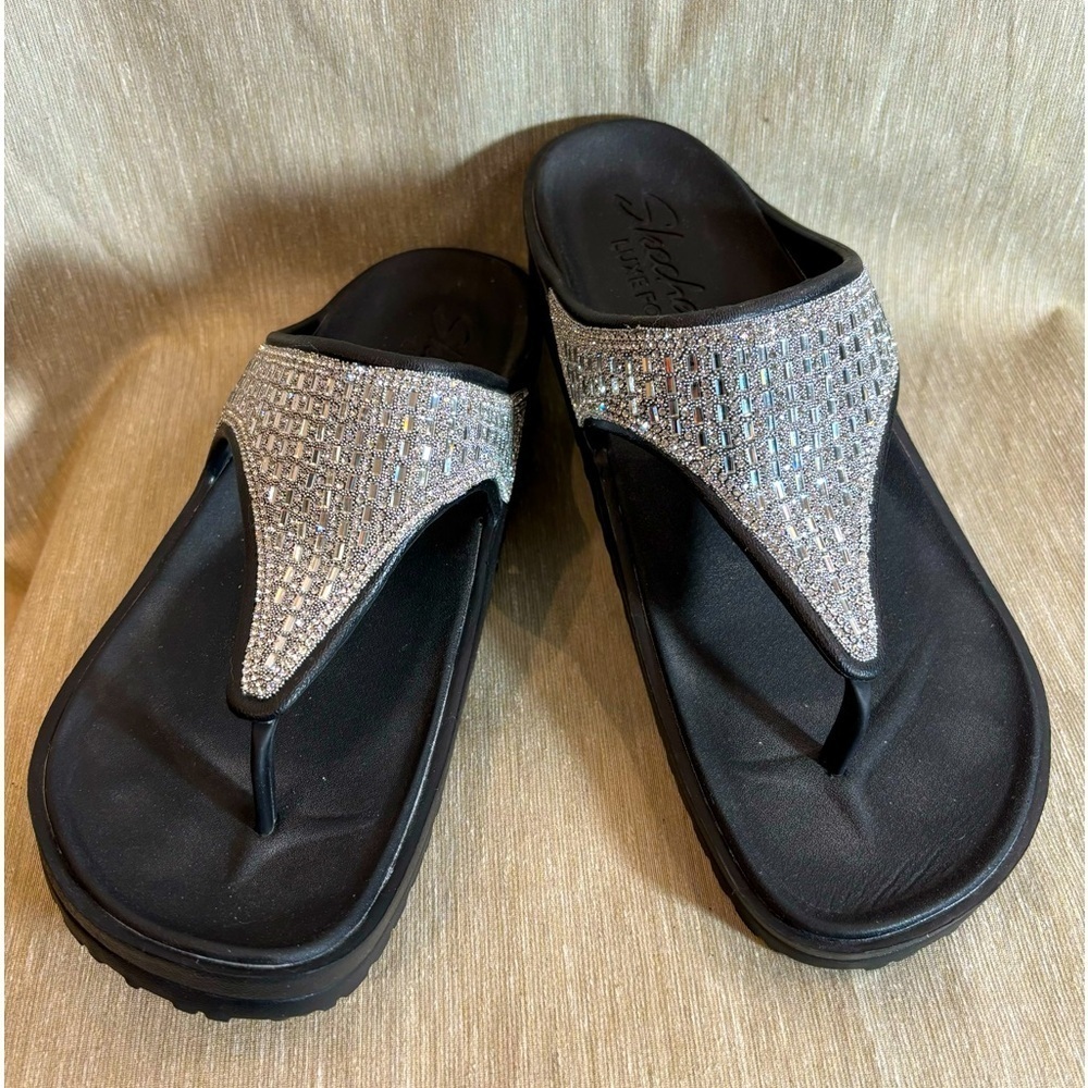 SKECHERS Sz 11 Cali Rhinestone Faux Diamond Luxe  Foam Slip On Toe Post Sandals